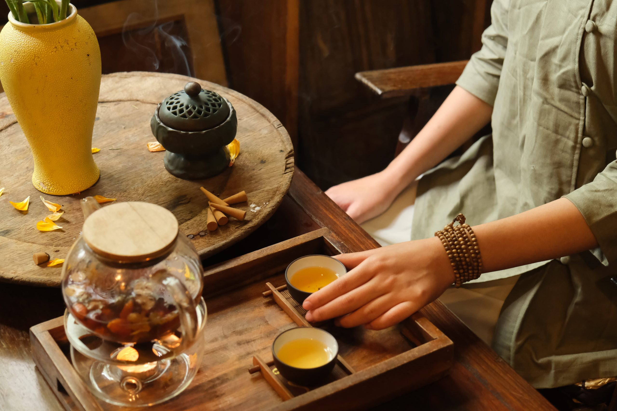 Ý Nghĩa Xông Nhà Cuối Năm Và Đầu Năm Bằng Trầm Hương Dana